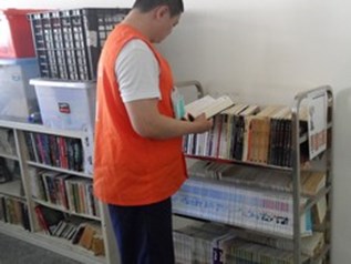 學富五車書車