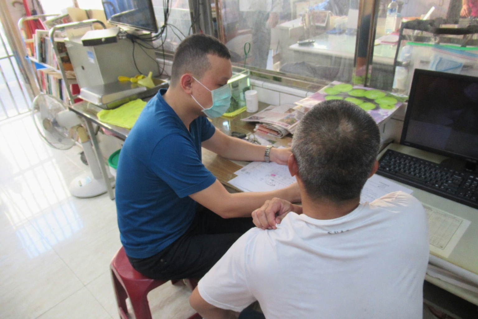 本監社工協助收容人簽署相關文件