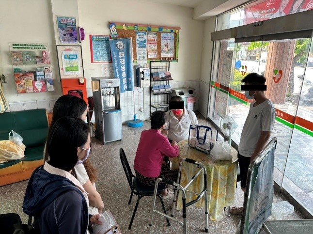 阿仁與母親在醫院會談